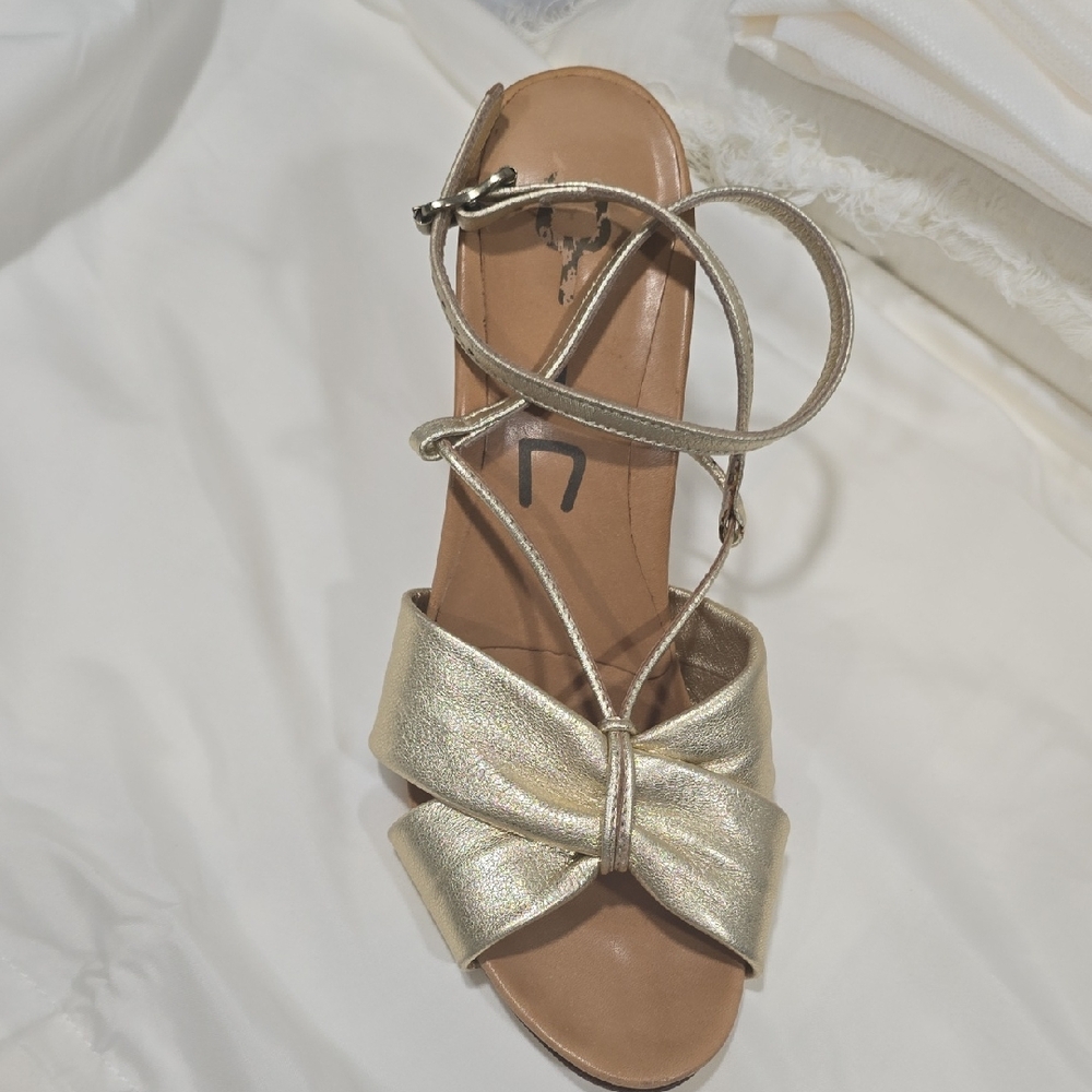Vero Cuoio Gold Bow Sandals ,Very Good Conditions